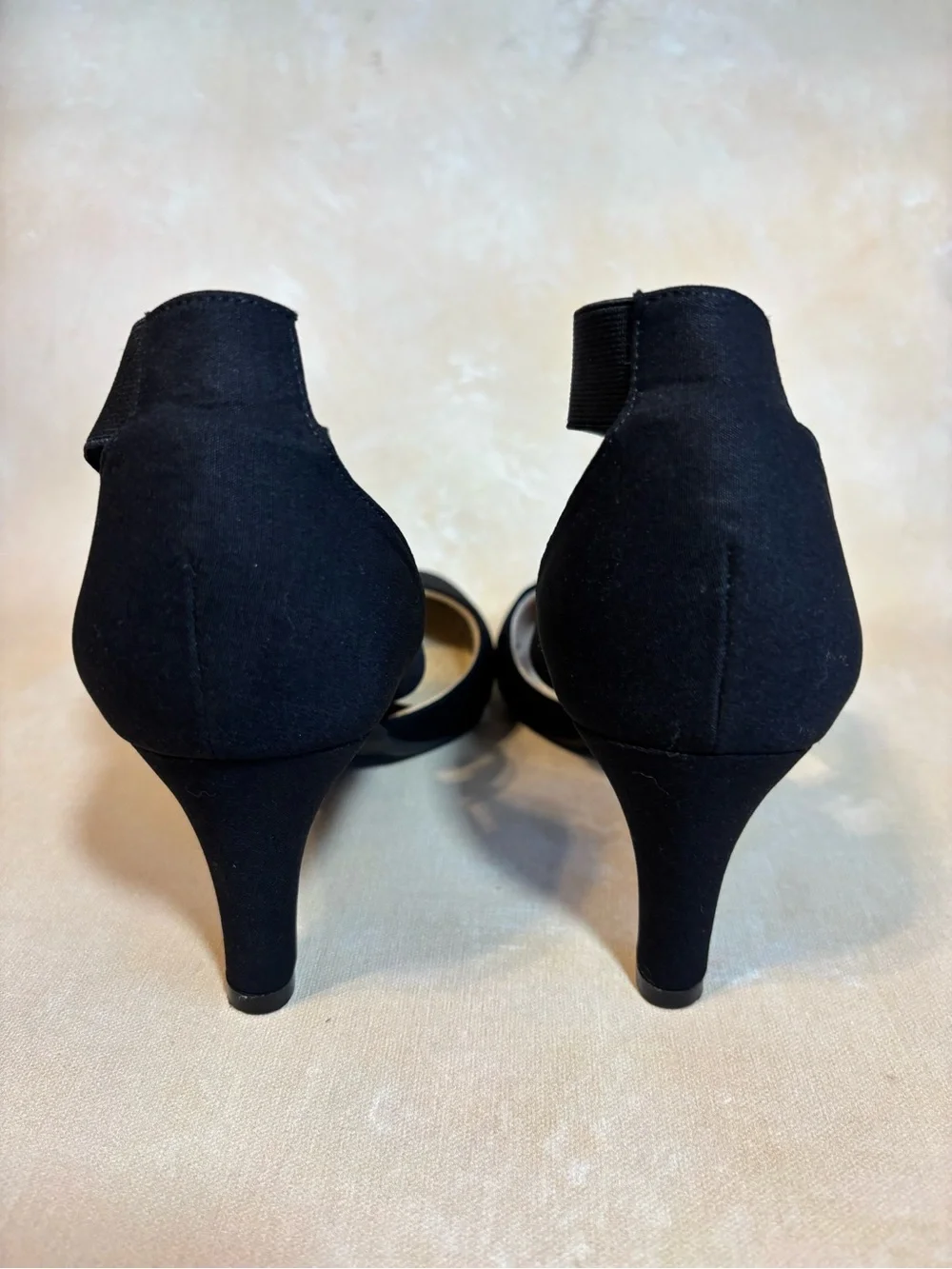 Life stride Flex Soft System Women's Black Crisscross stretch Strap Heels, 8.5